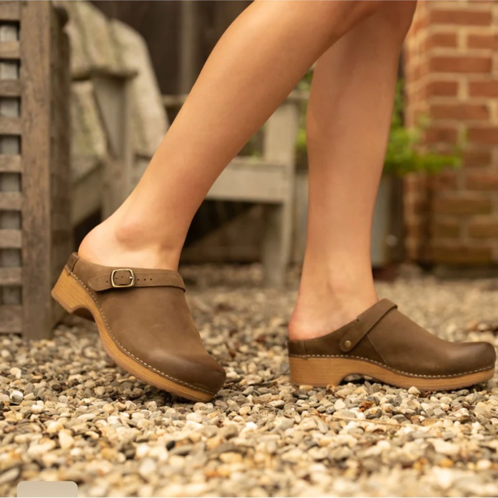 Dansko BERRY Mushroom Burnished Nubuck Leather Mule Shoes Size 38/7.5-8 Brown
